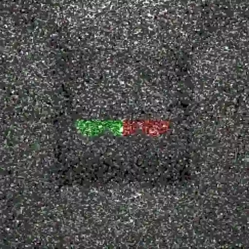 RC Tracing 1.2によってレンダリングされた画像。正方形の空間の中に、上から光が差している。中央には半円のマークが横に3つ並んでいる。バージョン1.1よりも明暗部の差が減っている。